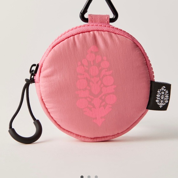 FP Movement Essentials Only Pouch Hibiscus - Picture 1 of 4